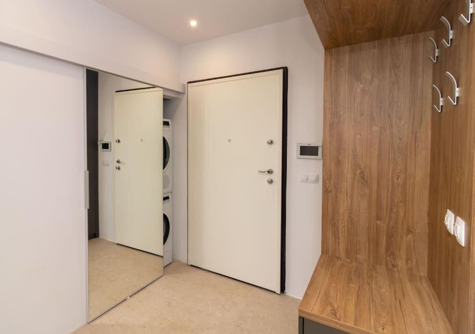 Georgi'S 1 Bedroom Quiet Apartment With Garage 索菲亞 外观 照片