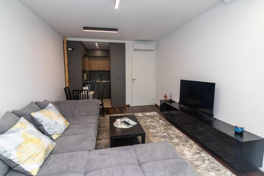 Georgi'S 1 Bedroom Quiet Apartment With Garage 索菲亞 外观 照片